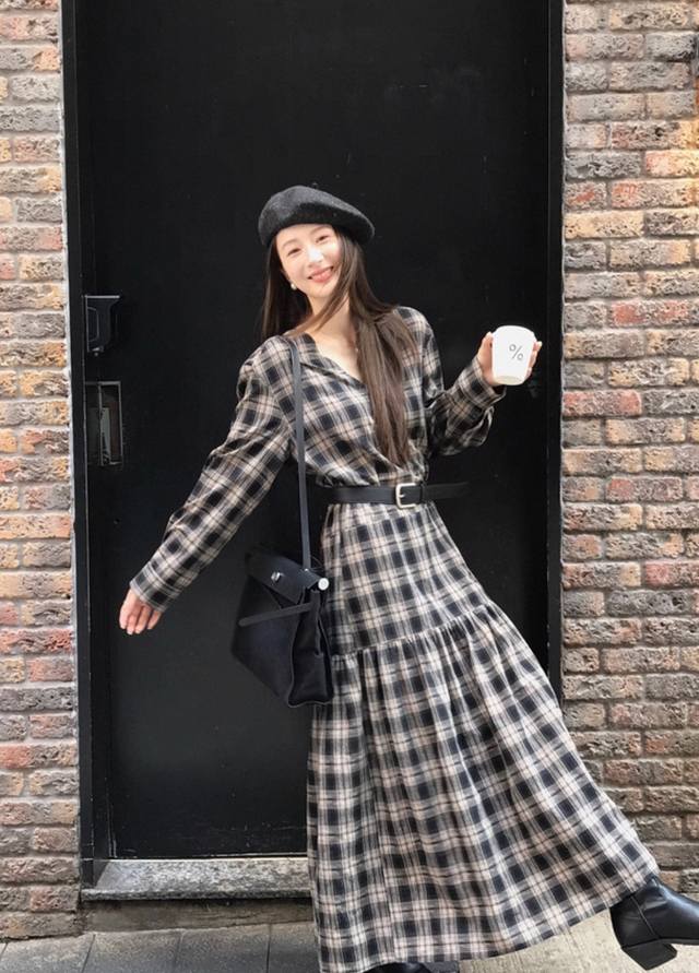 Hot item recommendation! Retro pleated design V-neck plaid loose artistic plaid