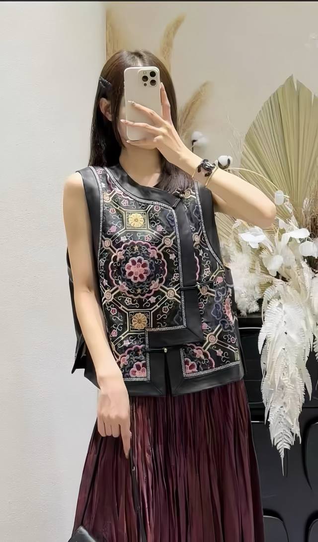 Retro Chinese embroidered patchwork leather vest. The embroidery is exquisite a