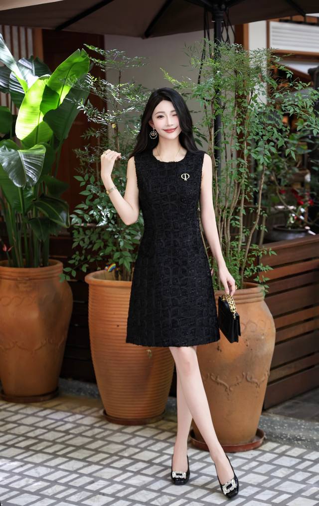 Little Chanel style vest dress, high-end quality, simple and elegant, with a gre