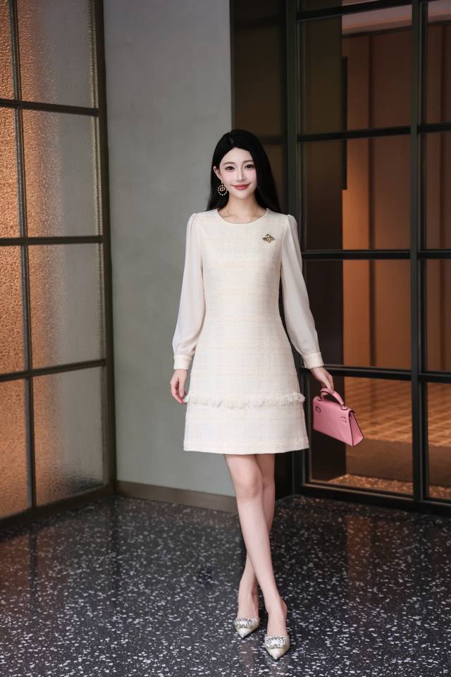 Simple long-sleeved dress with a small fragrance style, sweet and age-reducing,
