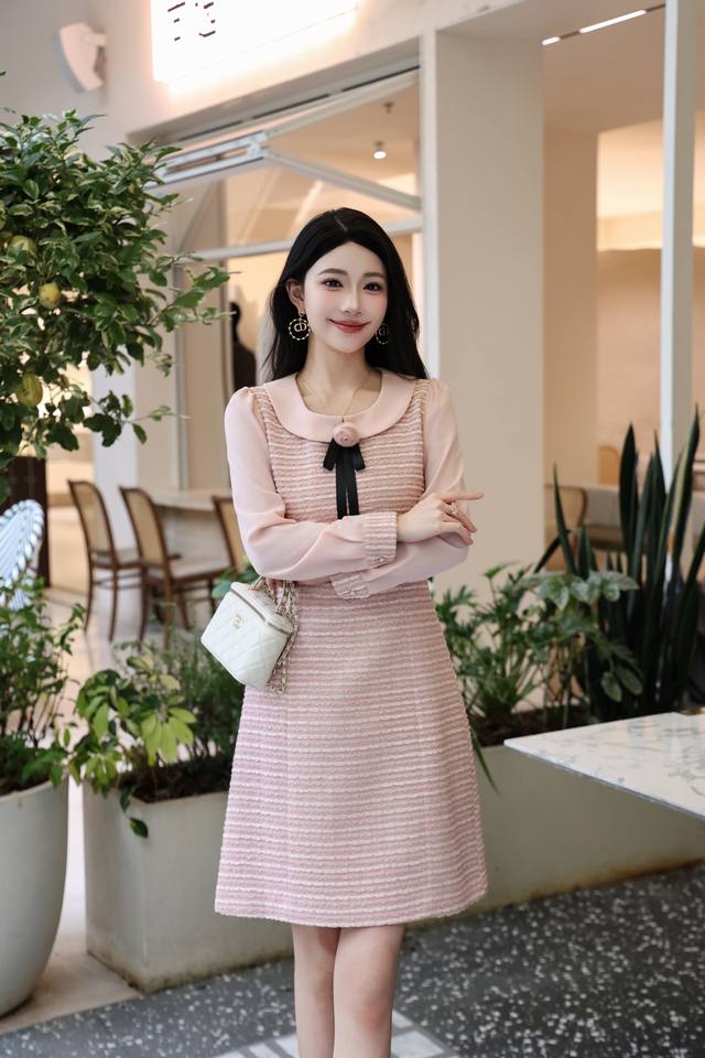 Simple long-sleeved dress with a small fragrance style, sweet and age-reducing,