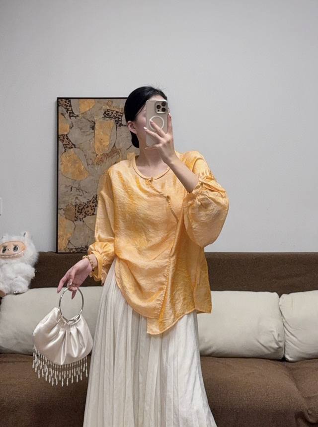 New four-color rayon floating brocade top is coming Loose version is slim and c