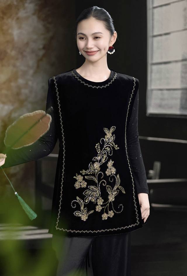 High-end heavy-duty retro beaded velvet vest, heavy-duty beaded embroidery is e