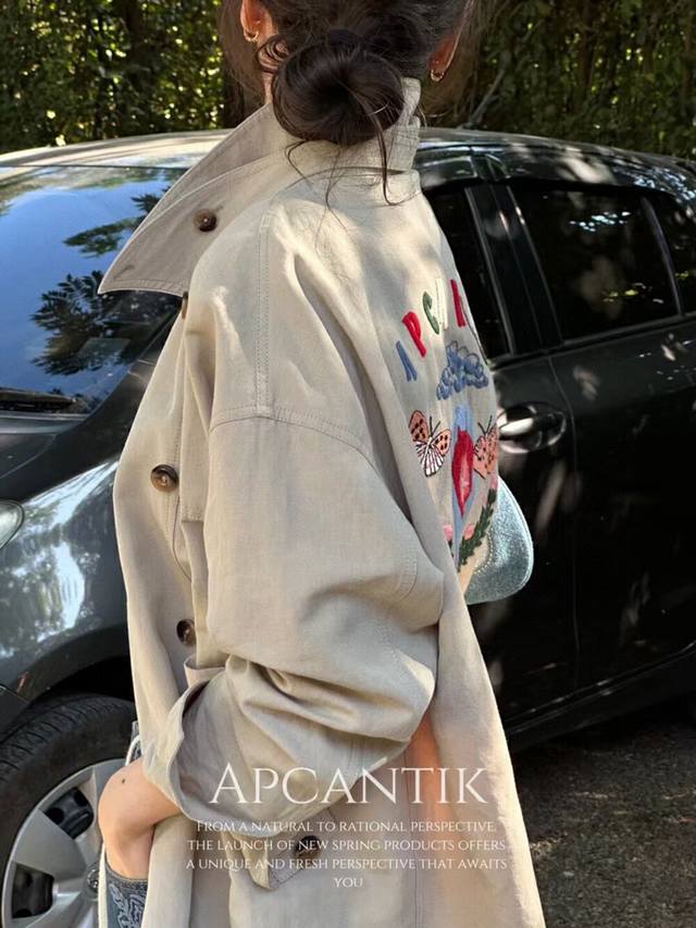 High-end version, large quantities of designer embroidered trench coats are avai