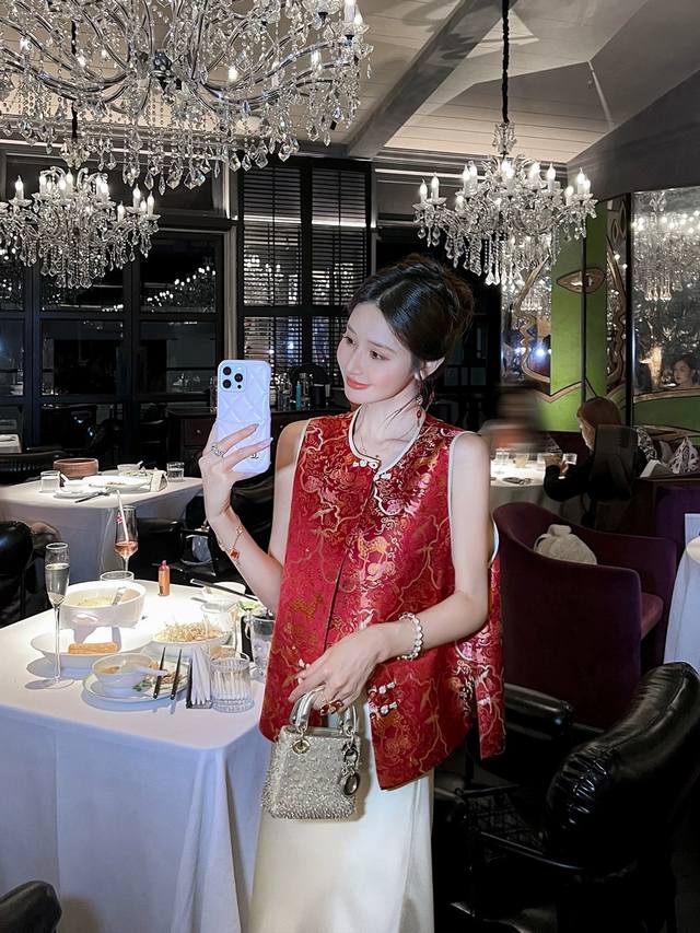 New Chinese style rich and bright jacquard button vest, rich and bright and atm