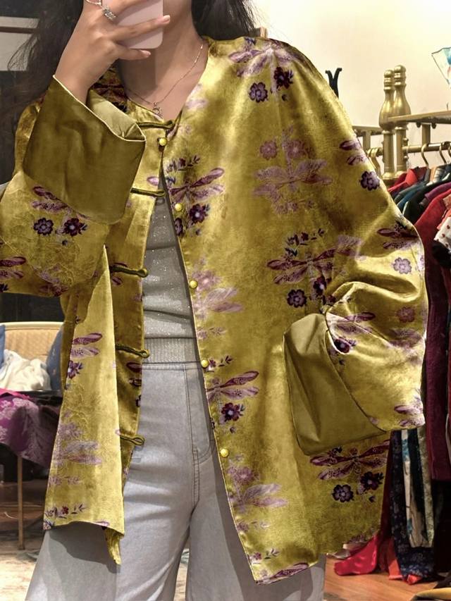 The noble and auspicious golden dragonfly jacquard jacket cleverly combines trad