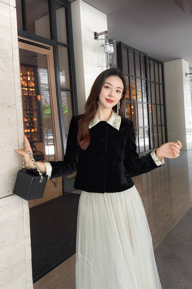 Hot-selling velvet jacket Miumu 2025 new style for early autumn. This season's a