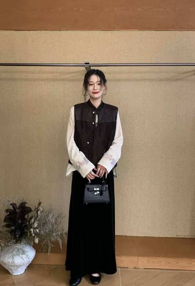 High-grade retro temperament Chinese style jacquard button vest leather and jacq