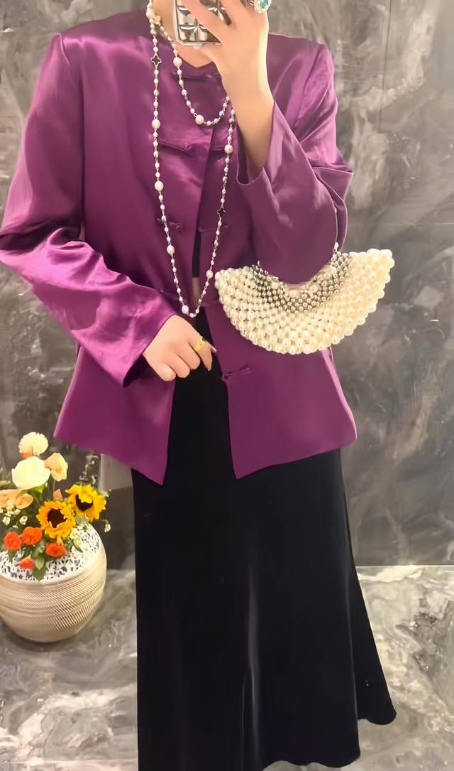 The most popular light luxury high-end buttoned jacket with elegant buttons. The