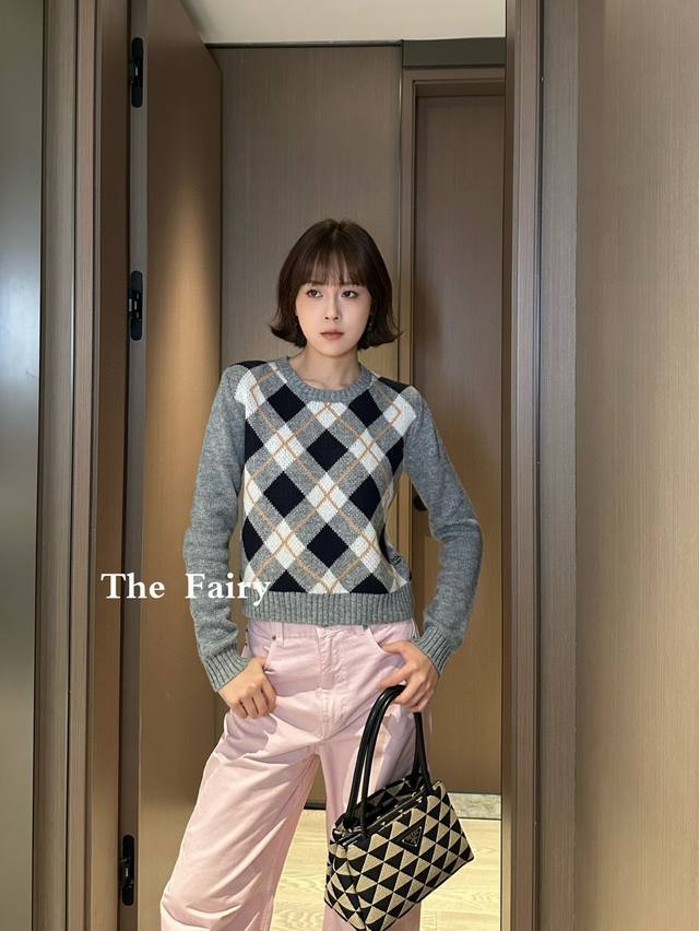 pd* Diamond checkered sweater with letters, stylish and versatile long-sleeved p