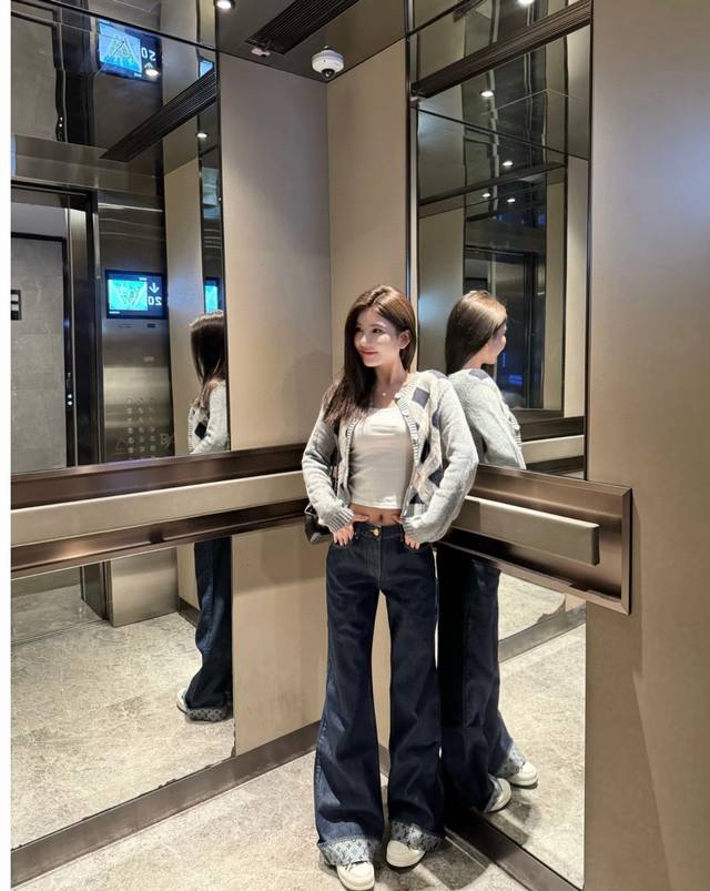 pd* Diamond checkered sweater with letters, stylish and versatile long-sleeved c