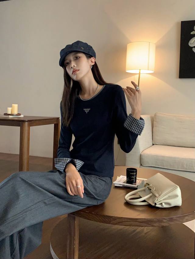 25Ss new top is versatile and practical. Made of fine and thin cotton material,