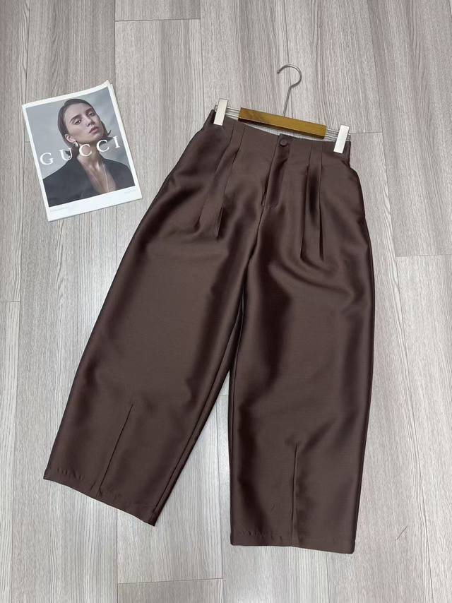 Hot-selling silk wool pants are shipped . They are very inclusive and versatile