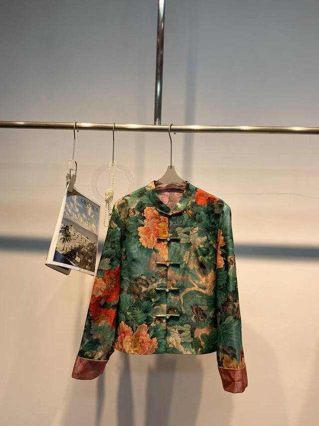 Hot new arrivalPeony print buttoned jacketFabric: 50% mulberry silk, 50% rayon s