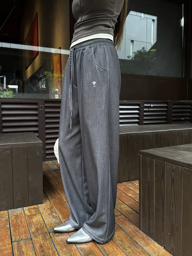 Christian Dio* 2025Ss new trousers are not picky about body shape. They are very