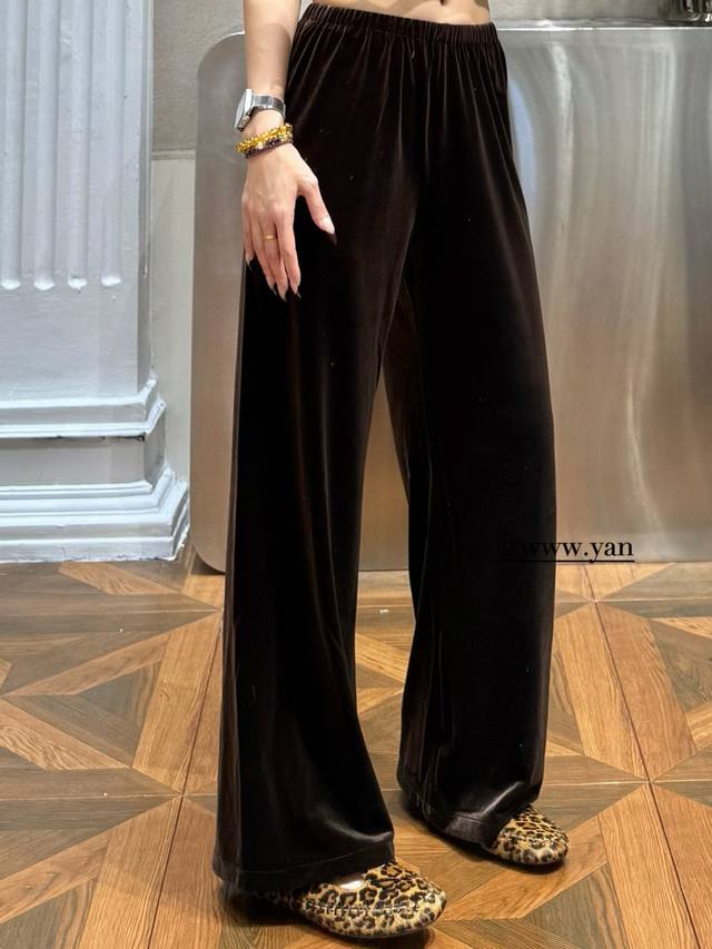 Featured: The popular "all-match pants," acetate velvet straight-leg pants, wit