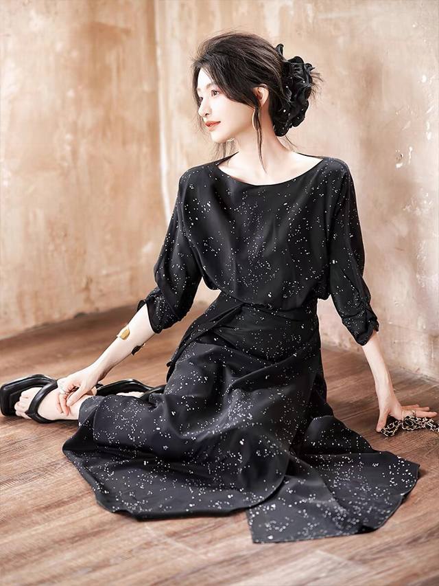 Shipping! ! Temperamental commuting high-end long-sleeved round neck waist zebr