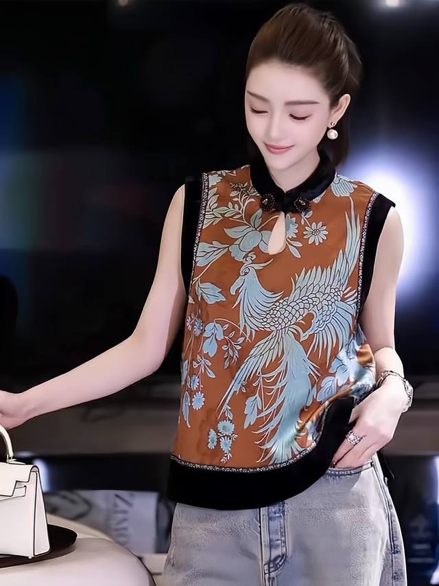 Best hit: High-end Chinese retro contrast color vest with Phoenix and floral pa