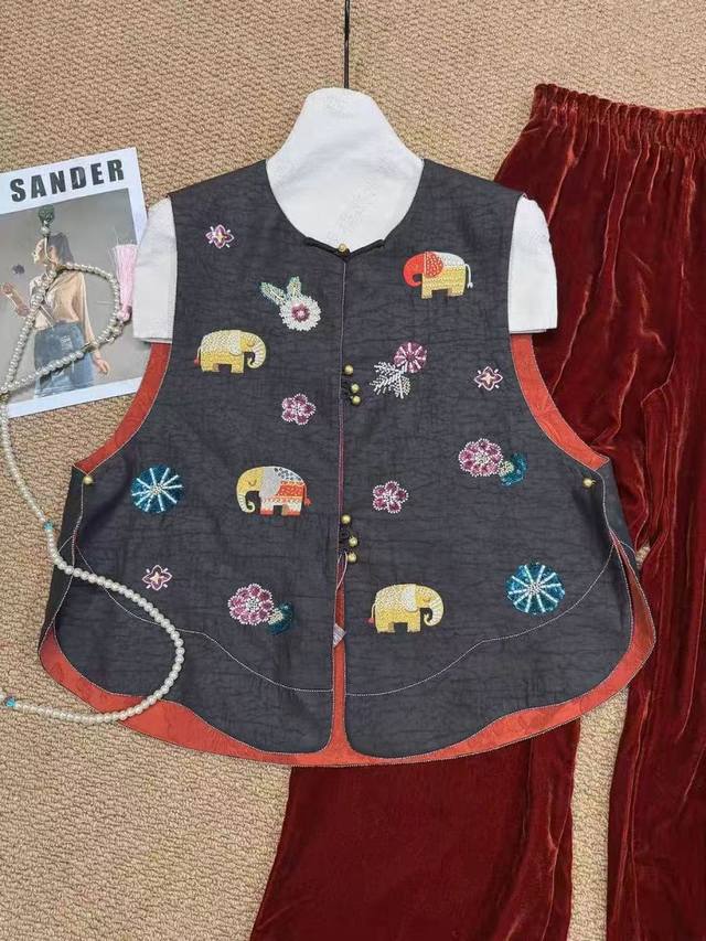 New autumn styles! Double-sided silk Xiangyun yarn vest, fun beaded embroidery