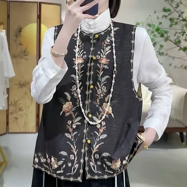 Heavy Chinese embroidery buttoned vest. The delicate embroidery stitches bring t