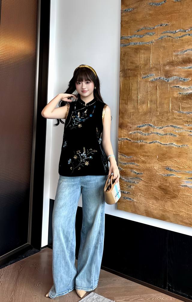 Retro Chinese style heavy sequined vest, exquisitely embroidered and embellishe