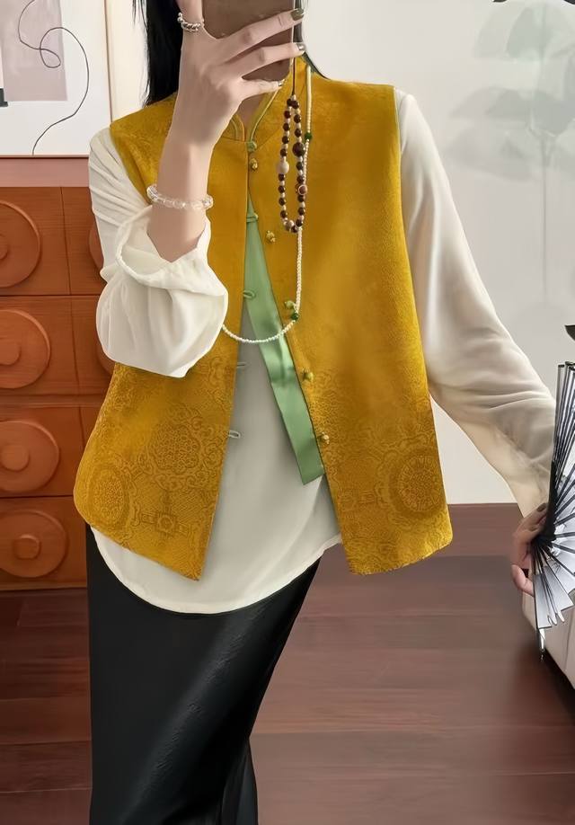 Exquisite Chinese jacquard stand-up collar vest, embellished with exquisite butt