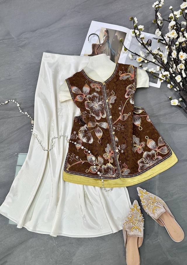 New arrival Front and back embroidered vest