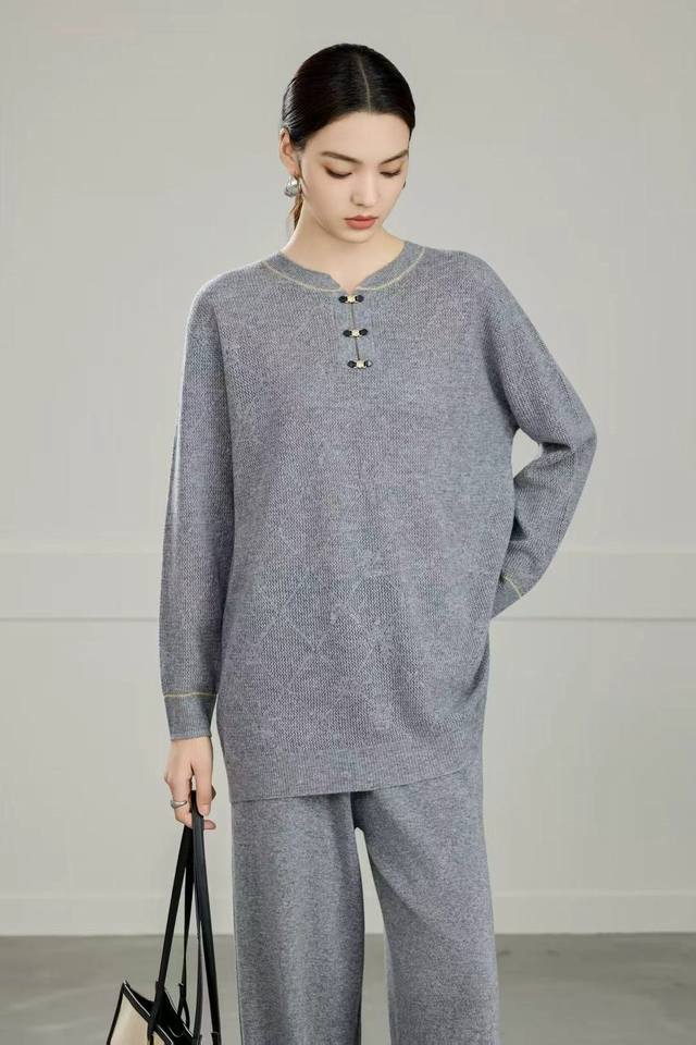 Autumn new style full wool three-button long-sleeved top