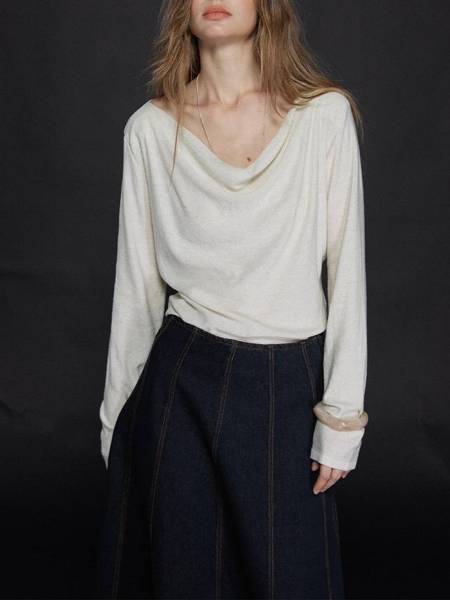 New mercerized wool long-sleeved top with a flared collar