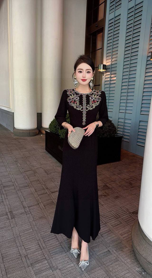 Heavy beaded dress Brand: Turkish series Fabric: High-end worsted Craftsmanship: