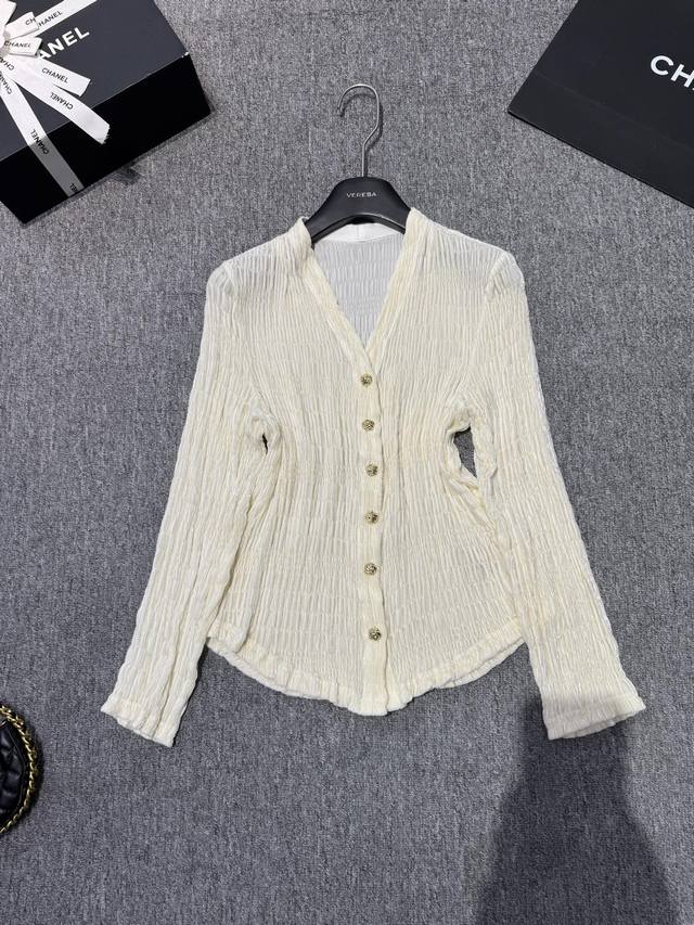 Silk velvet embroidered top! This one is more versatile and fashionable~Silk vel