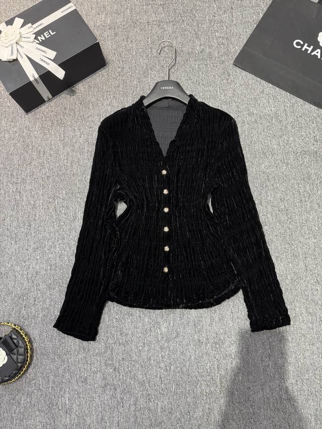 Silk velvet embroidered top! This one is more versatile and fashionable~Silk vel
