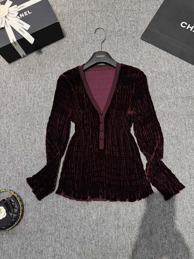 A hot-selling silk velvet blouse that looks great worn as a base layer or alone!