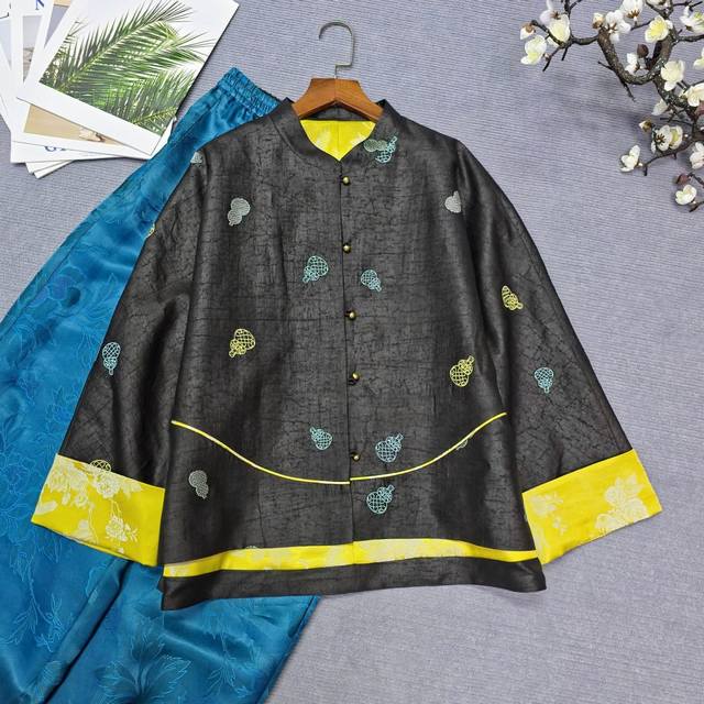 New arrival Silk turtle crack gourd embroidery patchwork jacket Large quantity