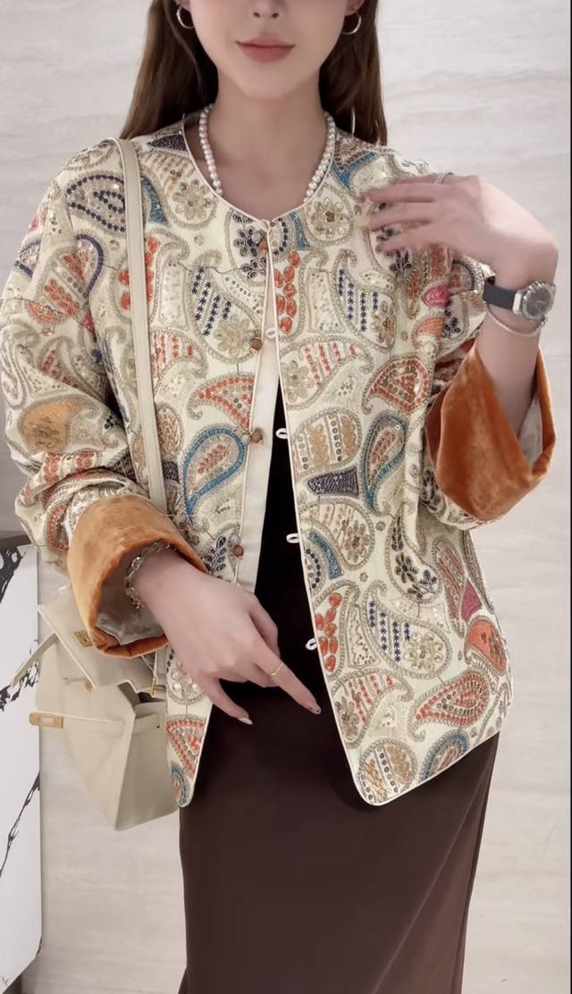 Hot new itemThree-color embroidery running volume contrast color jacketFabric: b