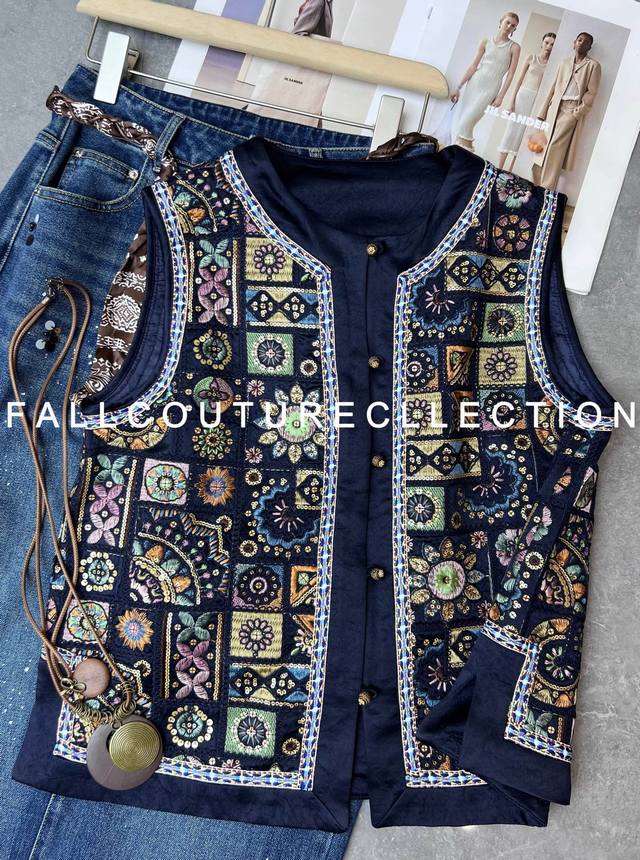 New Chinese style flower sequin embroidered vest is very inclusive and can easi