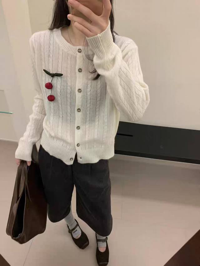 New all-wool cherry cable-knit long-sleeved cardigan