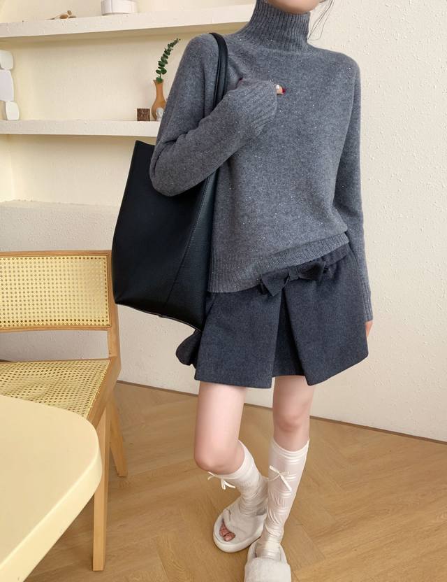 New wool turtleneck sequined bottom