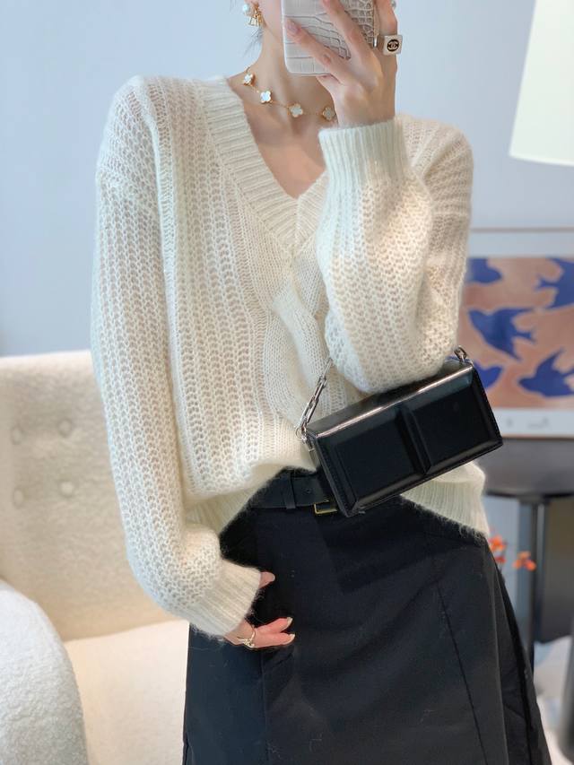 New Super Alpaca V-neck long-sleeved