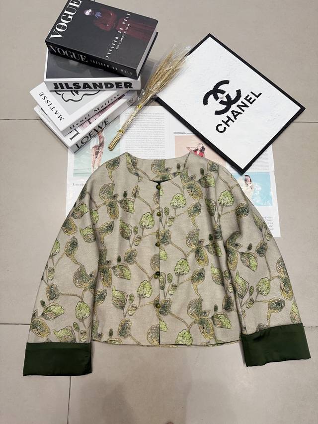 This jacket features embroidered pine green leaves, delicately embroidered with