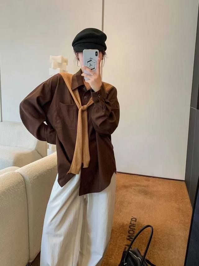 Retro high-weight corduroy shirt Available in brown and green, with a contrasti