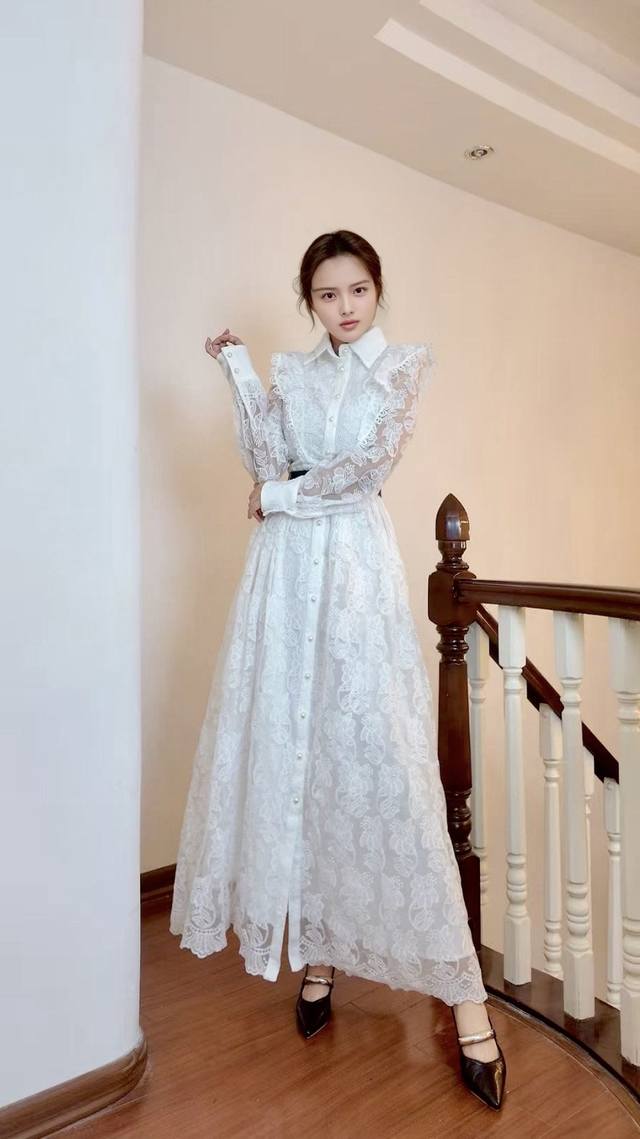 2025Aw Romantic and Elegant Lace Dress Color: Black and White Sizes: M-L, Xl-Xxl