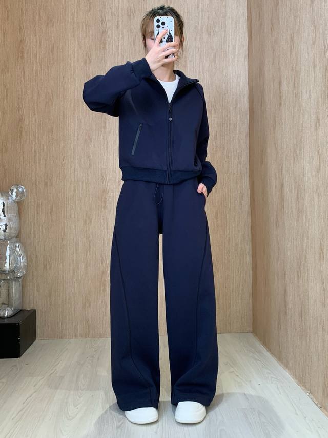 25 Hot new arrival in the second half of the season Blue suit