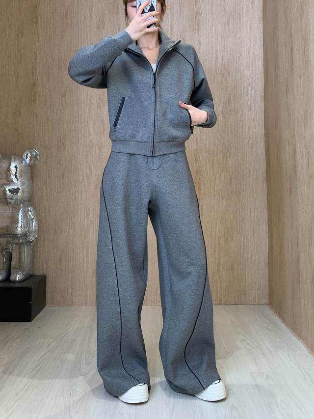 25 Hot new arrival in the second half of the season Gray suit