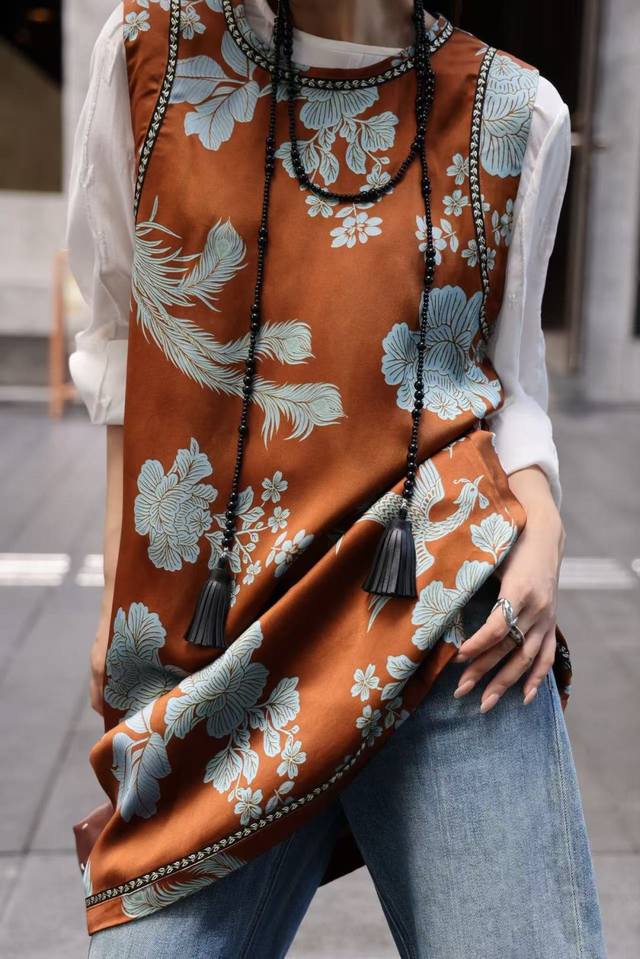 Hot item, shipped in large quantities. Hot item: 100% rayon Xiangyunsha vest ski