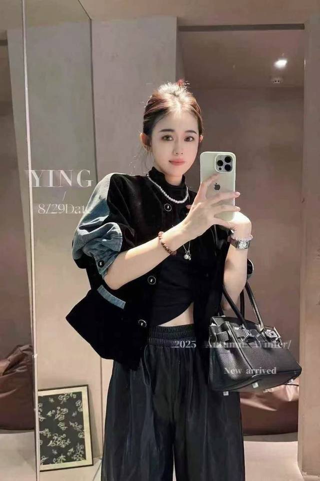 Minimalist black velvet jacket Ootd, low-key and elegant luxury, elegance is un