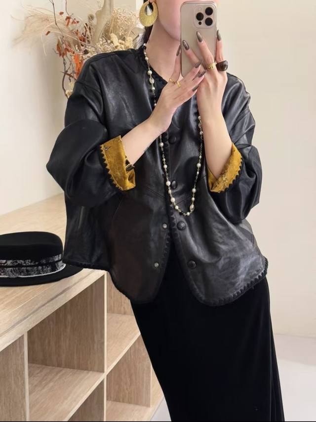 The floral leather jacket is made from imported British leather. The fabric is