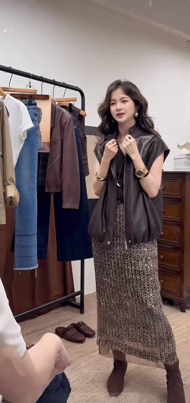 High-quality leather vest, light luxury, age-reducing vest jacket, fashionable