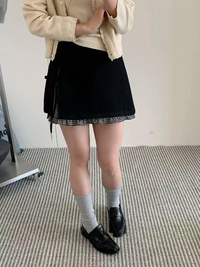 Korean side strap design niche A-line skirt design full of short skirt fake two