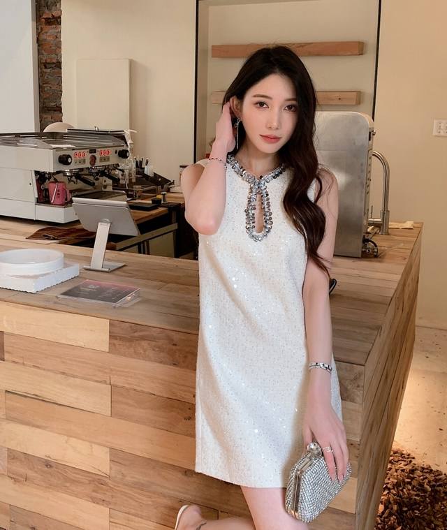 A huge explosion of heavy-duty beaded sequins, new arrival for women, a French-